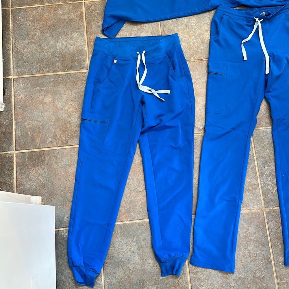 3 bottoms, 1 top figs scrubs